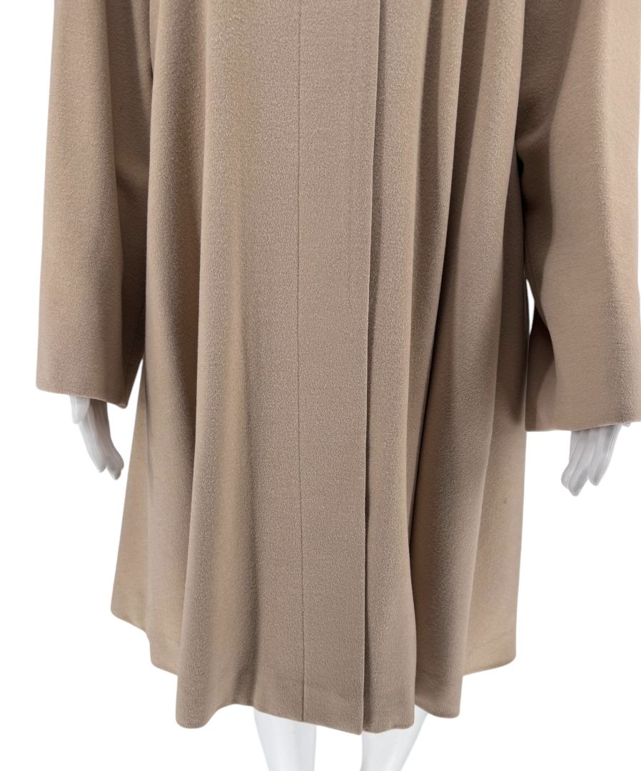 Louis Féraud Pale Blush Wool Swing Coat – Very Good Preowned Condition
